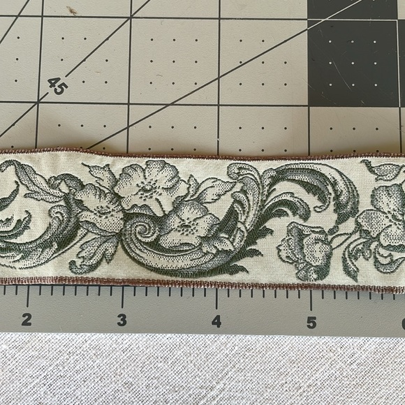 Very old tapestry/jacquard ribbon cream/ecru color w green floral motif, 1.5 yds - Picture 5 of 6